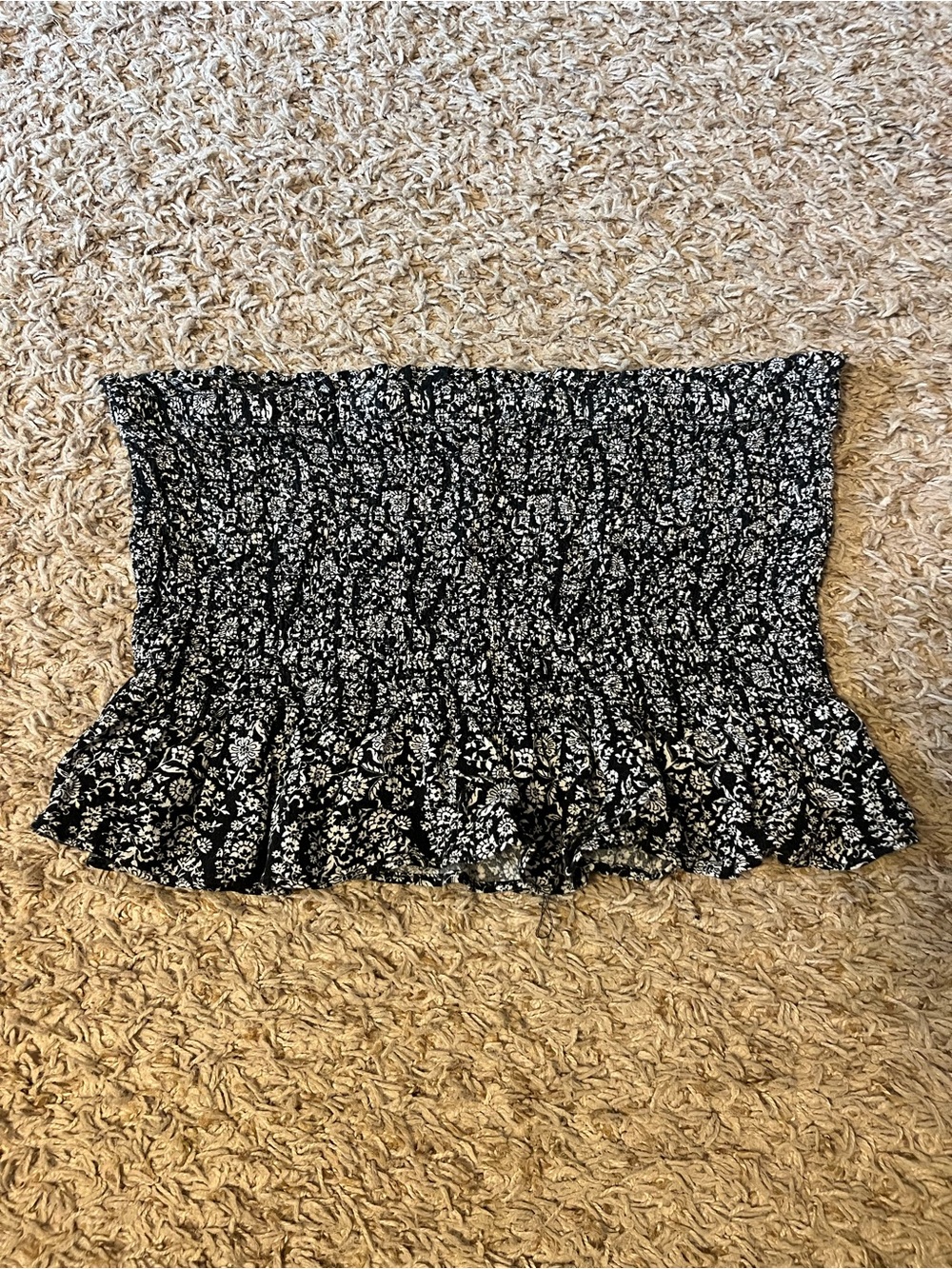 American Eagle Outfitters Black and White Floral Smocked Crop Top